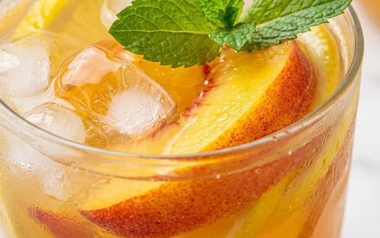 Refreshing Peach Lemonade